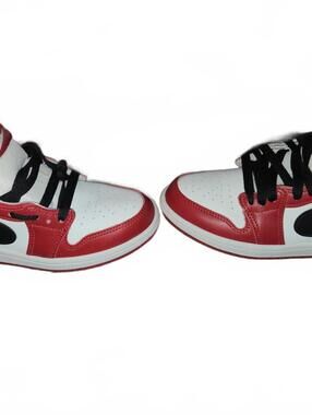 NIKE AIR JORDAN 1 CHICAGO LOWS 2025 RETRO BOYS SIZE 1 DEADSTOCK NO BOX